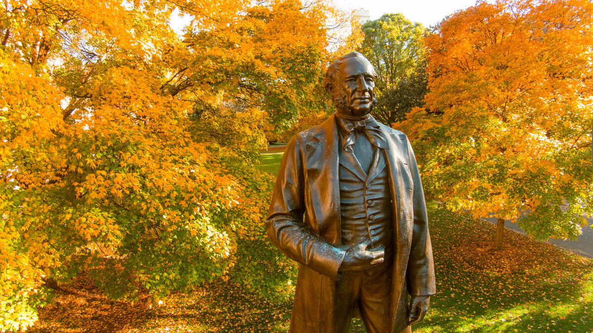 cornelius vanderbilt statue
