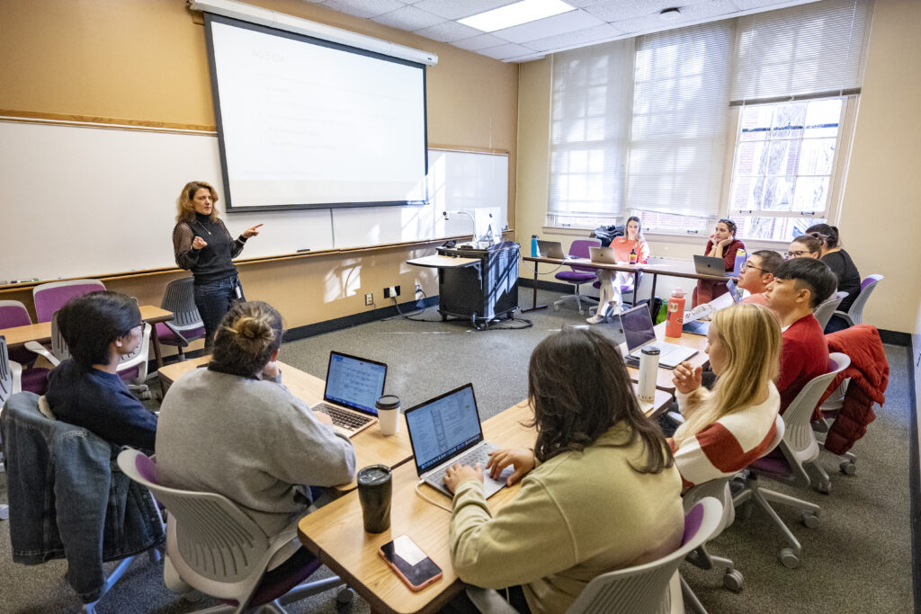 Laurie Cutting teaching a small class of students.