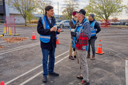 Professors Alexandre Bayen and Jonathan Sprinkle discussing the experiment (Vanderbilt University)