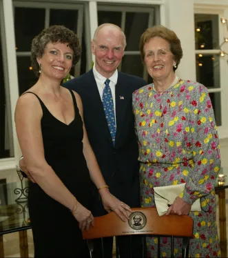 5-30-02 - Peabody College Dinner at Braburn in honor of a million dollar Dean's chair being endowed by Patricia and Rodes Hart to Peabody College. (Photo by John Russell