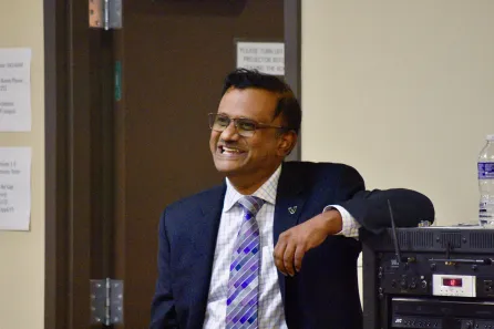 Vanderbilt Engineering School Dean Krish Roy speaks at a meeting with faculty. (Vanderbilt Engineering)