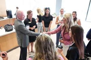 Dean Tom Steenburgh with students at fall orientation 2023. (Vanderbilt)