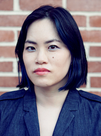 Vivian Shaw headshot