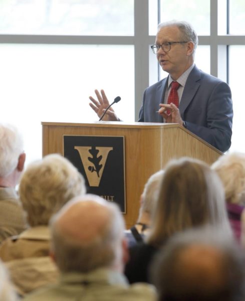Nashville Mayor David Briley recently spoke to an Osher Lifelong Learning class taught by former Mayor Bill Purcell (Steve Green/Vanderbilt University)