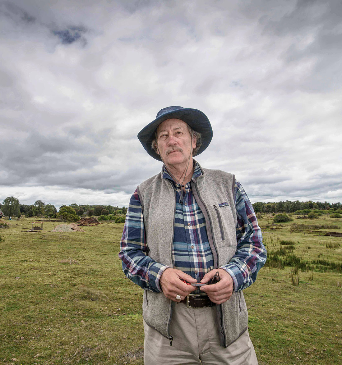 Tom Dillehay, pictured here in Chile, has spent the past 40 years excavating archaeological sites all along South America’s Pacific coast. (FRANCISCO NEGRONI)