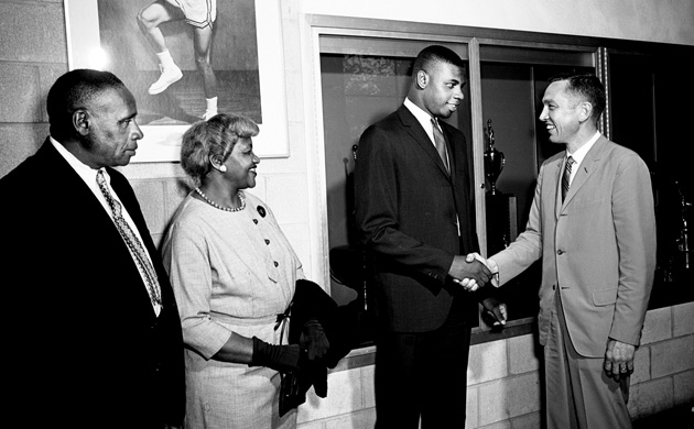 L-r: Perry Wallace Sr., Hattie Wallace, Perry Wallace Jr. and Vanderbilt men's basketball coach Roy Skinner. (photo by Eldred Reaney/The Tennessean)