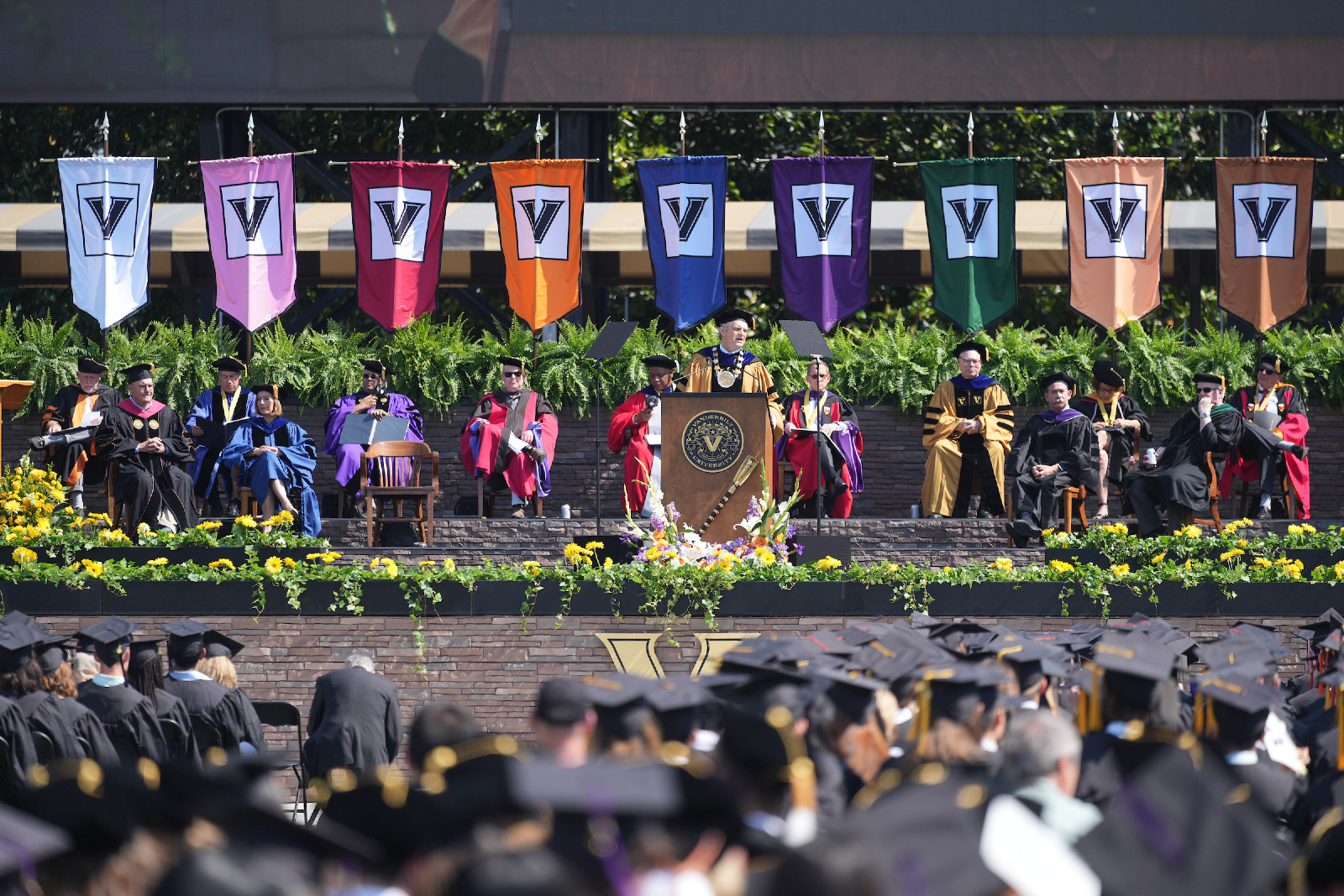 Chancellor Daniel Diermeier addresses the Class of 2022