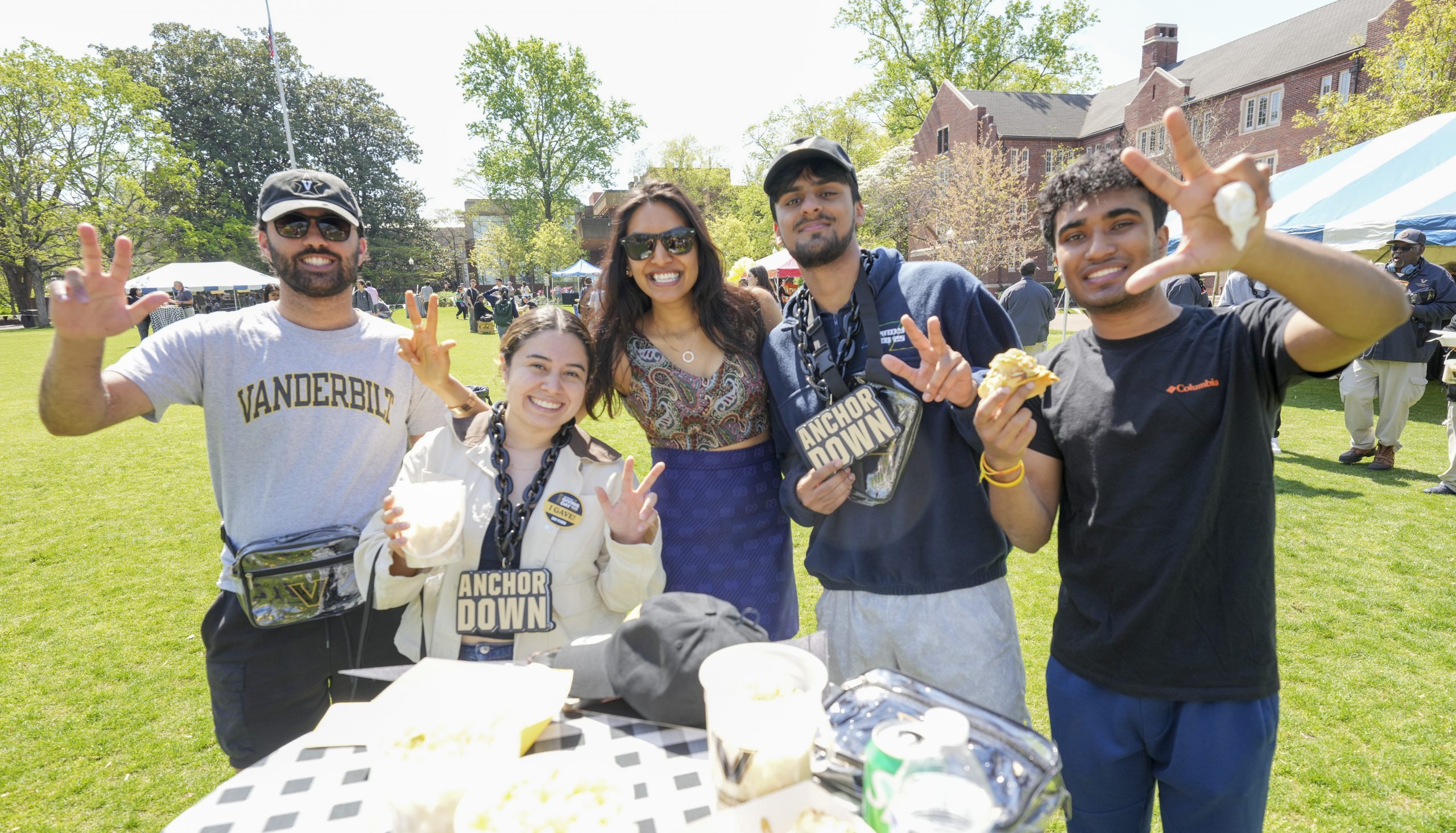 Dores show VU pride.