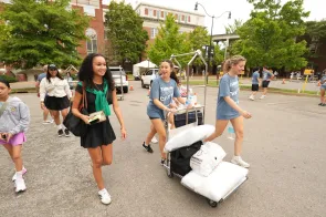 First year students arrive for Move In at the Martha River Ingram Commons. (Harrison McClary/Vanderbilt University)