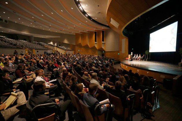 More than 600 people attended the SkyVU town hall Dec. 7 in Langford Auditorium. (Steve Green/Vanderbilt)