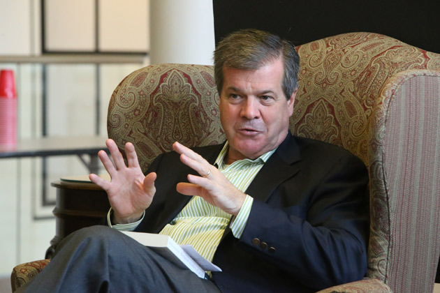 Mayor Karl Dean speaks to MNPS middle school students as part of the Patterson RAPS program on March 14. (Steve Green/Vanderbilt)