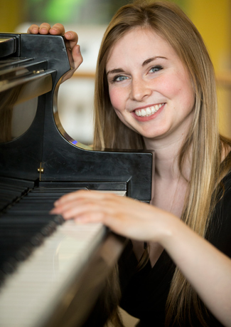 Nora_Pertz_vertical Nora Pertz