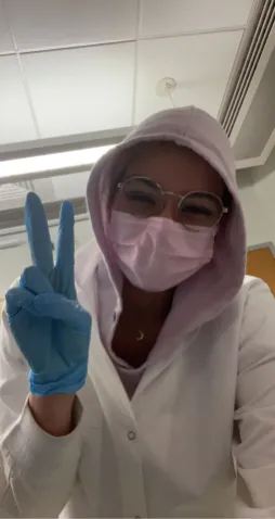 Lucy Britto working in the lab (Submitted photo)