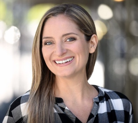 headshot photograph of Ibby Cizmar