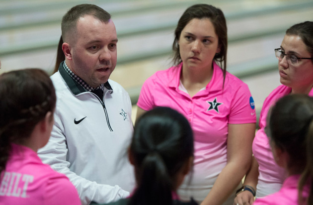 Coach John Williamson and the Vanderbilt bowling team. (Vanderbilt University)