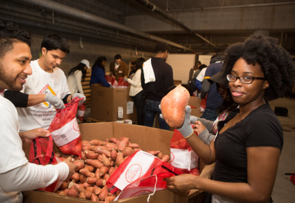 College students from Belmont, Fisk, Lipscomb, Nashville State, Trevecca Nazarene and Vanderbilt spent the afternoon Jan. 14 volunteering with food security projects across Nashville. (Susan Urmy/Vanderbilt)