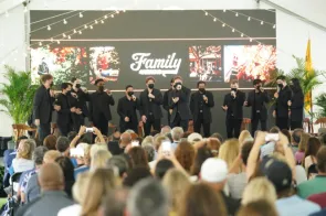 Chancellor Daniel Diermeier along with Provost Cybele Raver and Vice Chancellors welcome parents for Family Weekend during Conversation with the Chancellor on Alumni Lawn event.