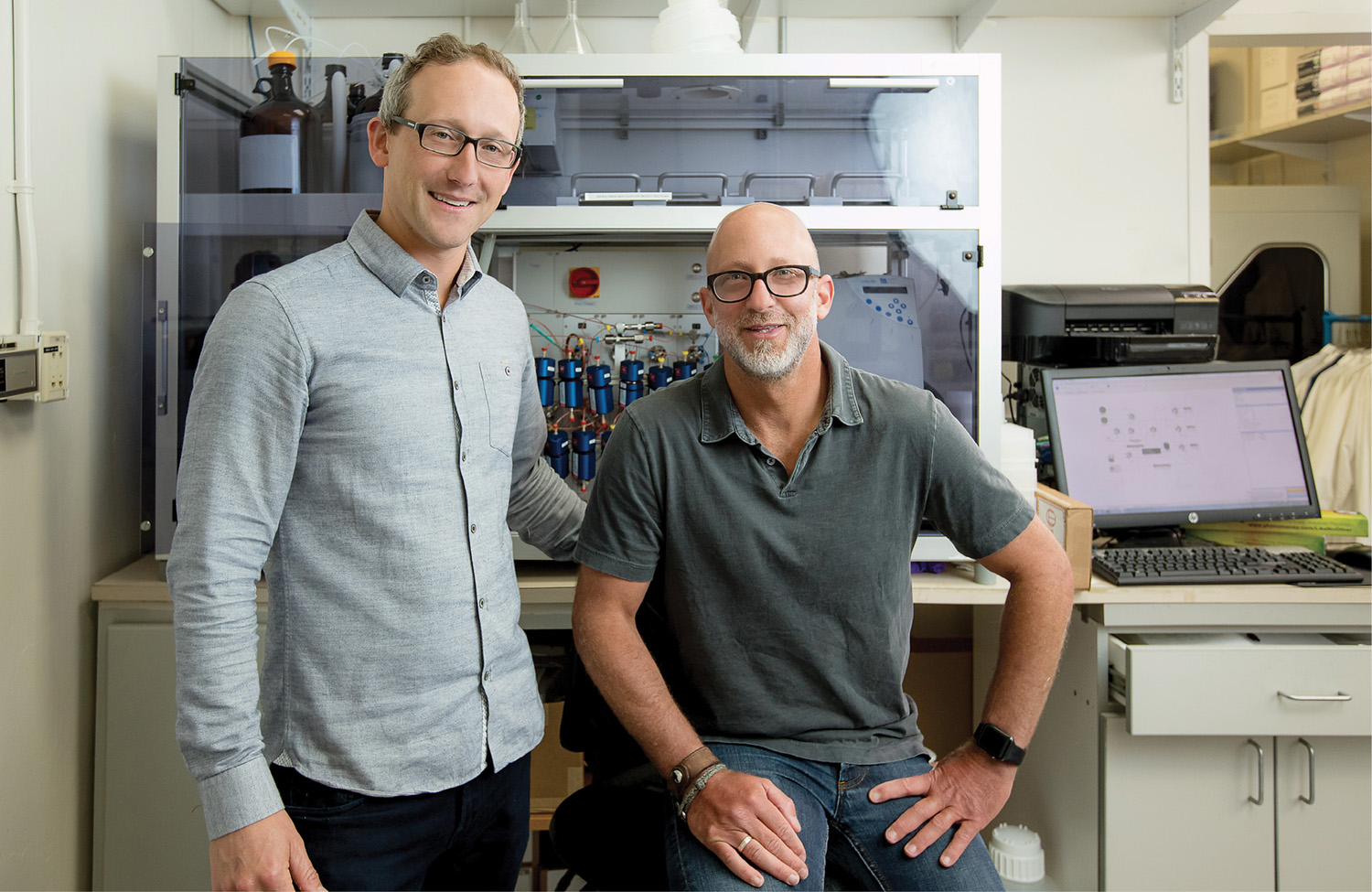 photo of Jake Beverage and Ed Esquenazi in the Sirenas lab