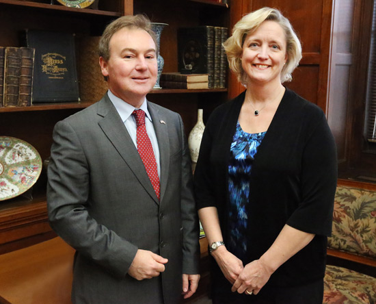 British Consul General Jeremy Pilmore-Bedford and Vanderbilt Provost Susan Wente. (Steve Green/Vanderbilt)