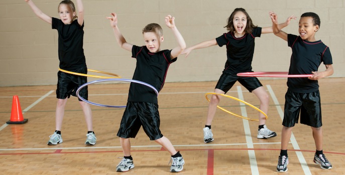 kids hula-hooping