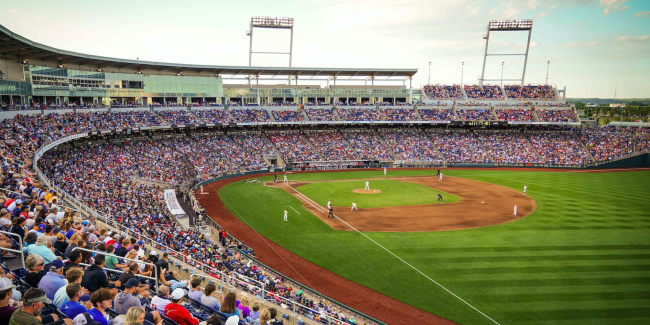 The Commodores on the field at TD Ameritrade Park in Omaha for the 2021 College World Series.