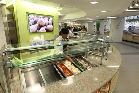 Rand_service_line Among the upgrades at Rand Hall are easy-to-navigate dining service areas. (Steve Green/Vanderbilt)