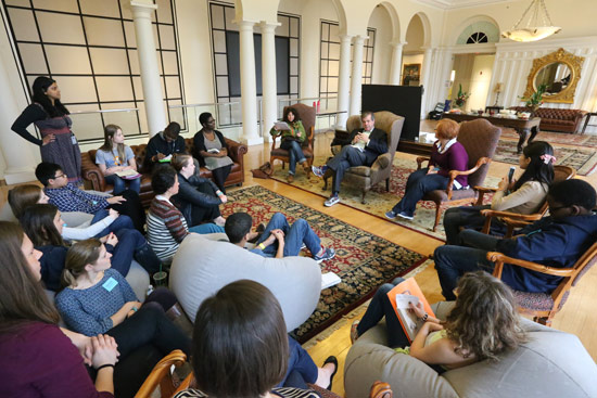 Mayor Karl Dean speaks to MNPS middle schoolers participating in the Patterson RAPS program on March 14. (Steve Green/Vanderbilt)