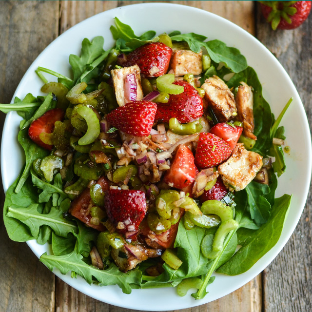 salad with chicken and strawberries