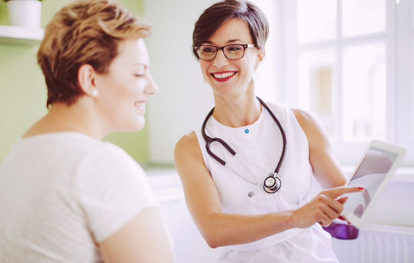 Doctor speaking to patient about mammography procedure.