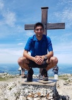 headshot of Stephen Zakwiwicz