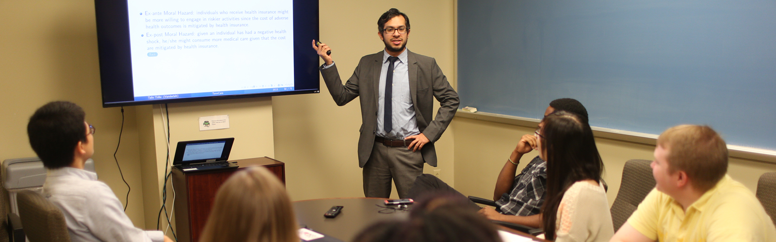 Seminar in economics.