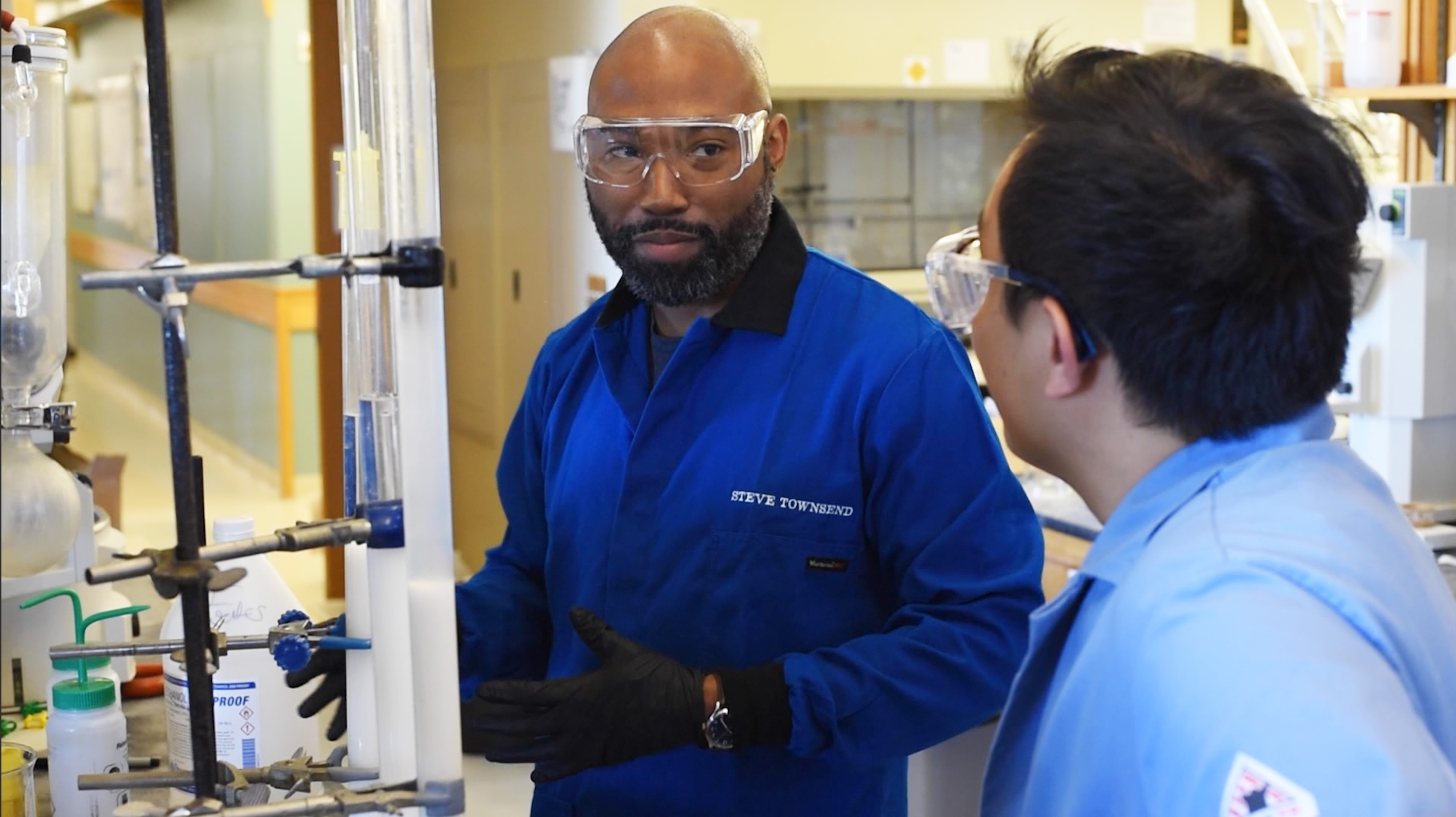 Steve Townsend with student in research lab