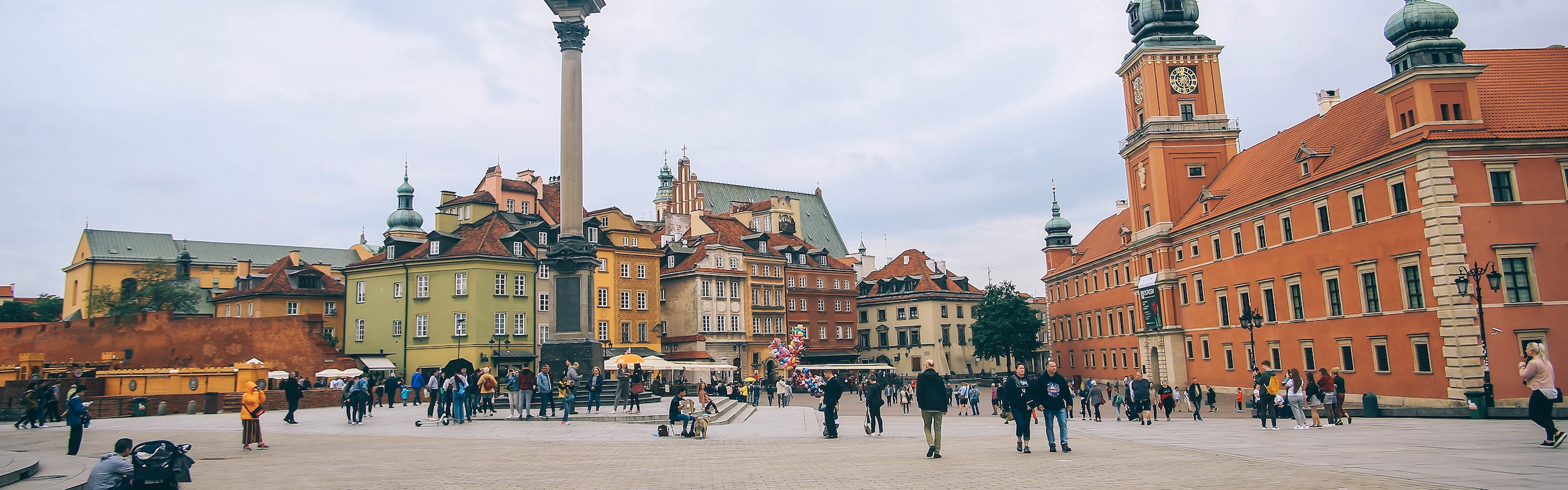 Image of crowded Castle Square in Warsaw, Poland on a cloudy day
