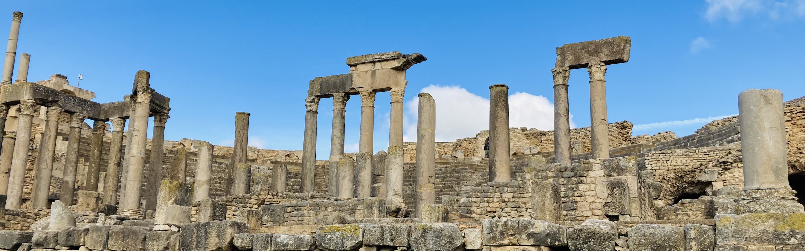 Image of ruins on a sunny day