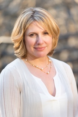 Holly Tucker headshot