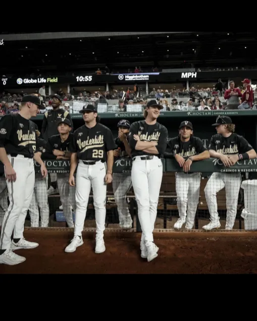 Thomas Schultz and teammates (Karlee Sell/Vanderbilt University)