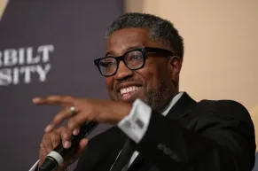 Vanderbilt alumni, faculty, Chelsea neighbors and industry leaders attend the 'American Humor' fireside chat at Vanderbilt-New York City. (Vanderbilt University)