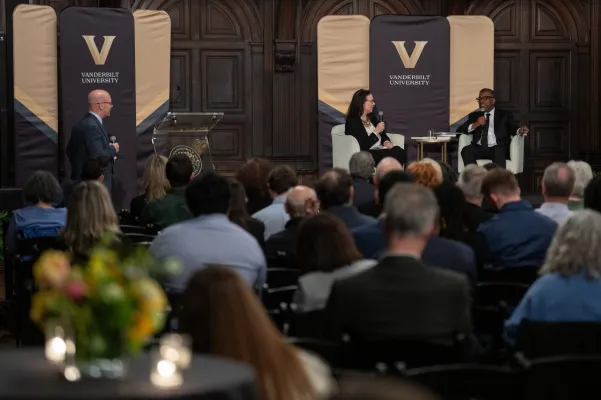 Vanderbilt alumni, faculty, Chelsea neighbors and industry leaders attend the 'American Humor' fireside chat at Vanderbilt-New York City. (Vanderbilt University)