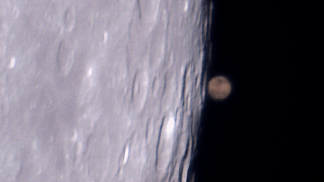 Moon and Mars meet in the sky