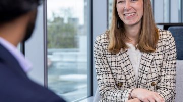 Pictured: Vanderbilt EMBA students sit and chat