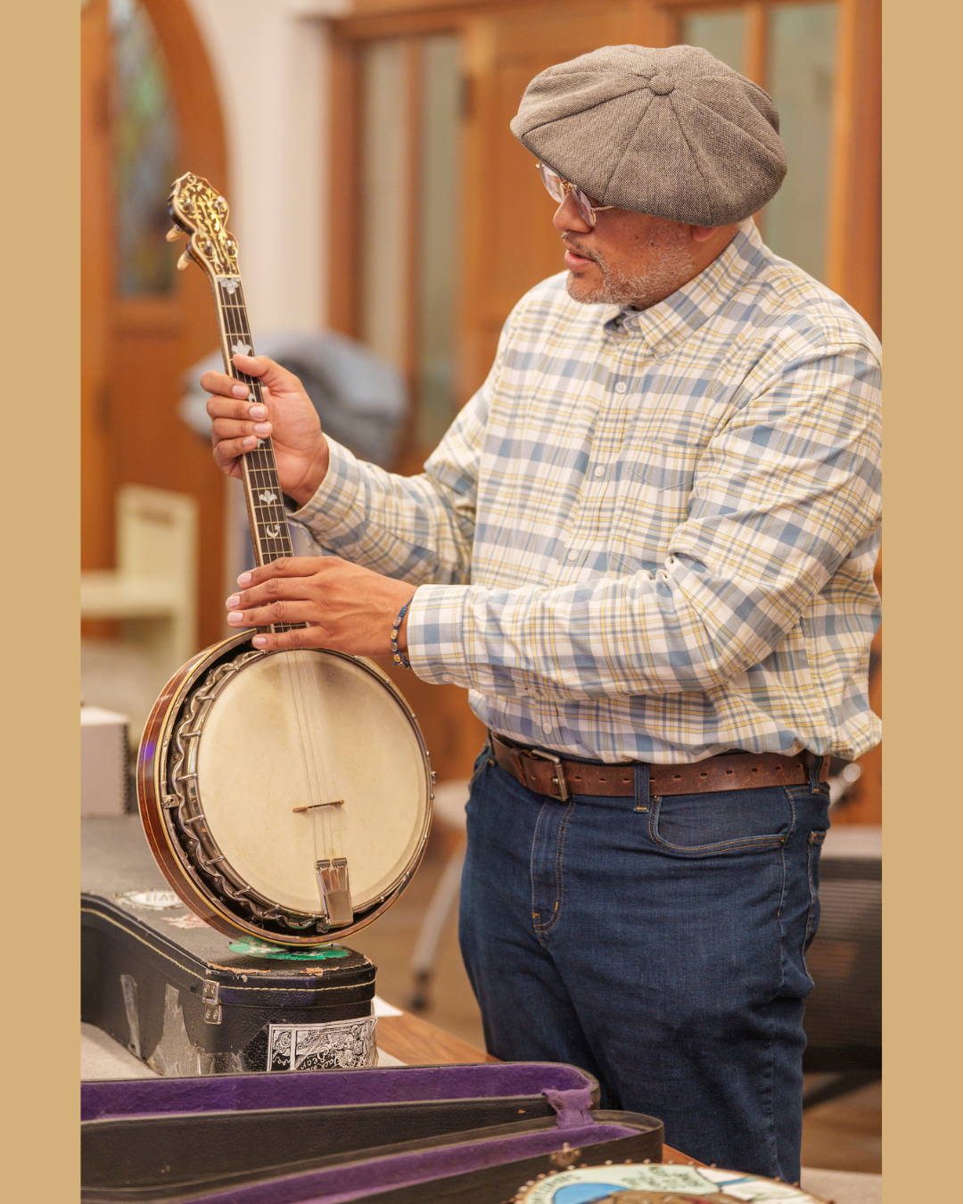 Image Description: Dom Flemons donating his instruments to the Vanderbilt Libraries.