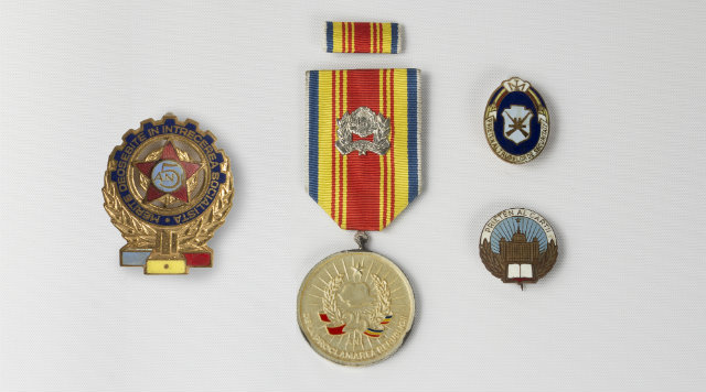 Commemorative pins awarded to supporters of the Ceaușescu regime (courtesy of the Michelson Collection)