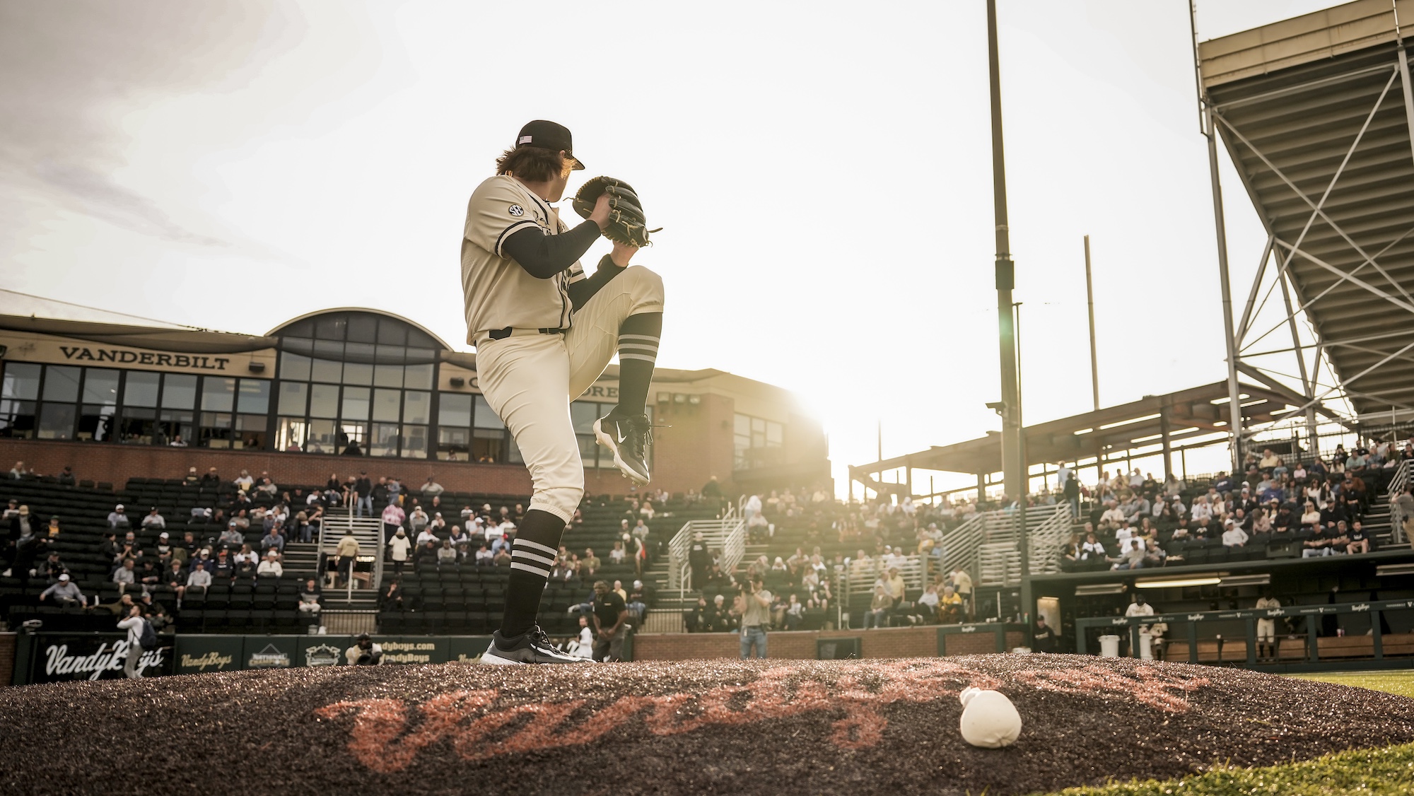 A pitcher for Vanderbilt baseball gets ready to throw a pitch from the mound.