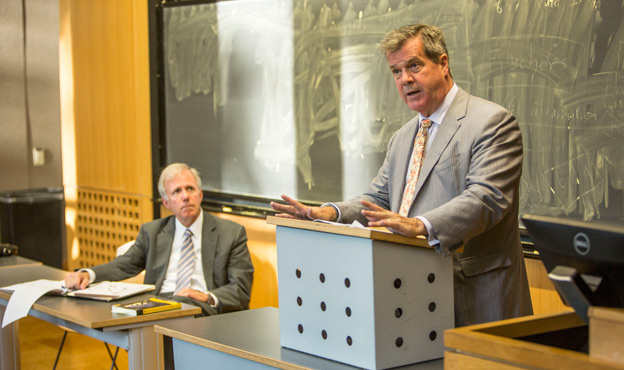 Mayor Karl Dean (at podium) speaks to Adjunct Professor of Public Policy Studies Bill Purcell's (left) Cities in the 21st Century class Sept. 8. (Daniel Dubois/Vanderbilt)