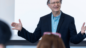 Pictured: Mark Cannon at the front of a classroom during a Vanderbilt Business Executive Education Short Program. Cannon is teaching 2 of the fall 2023 short programs.