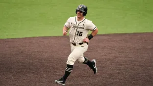 Jack Bulger heads for home, having hit it out of the park at Hawkins Field in his first senior-year at-bat. (Garrett Ohrenberg/Vanderbilt)