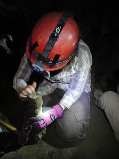 Jessica Oster working in White Mountain Cave (Jessica Blois)