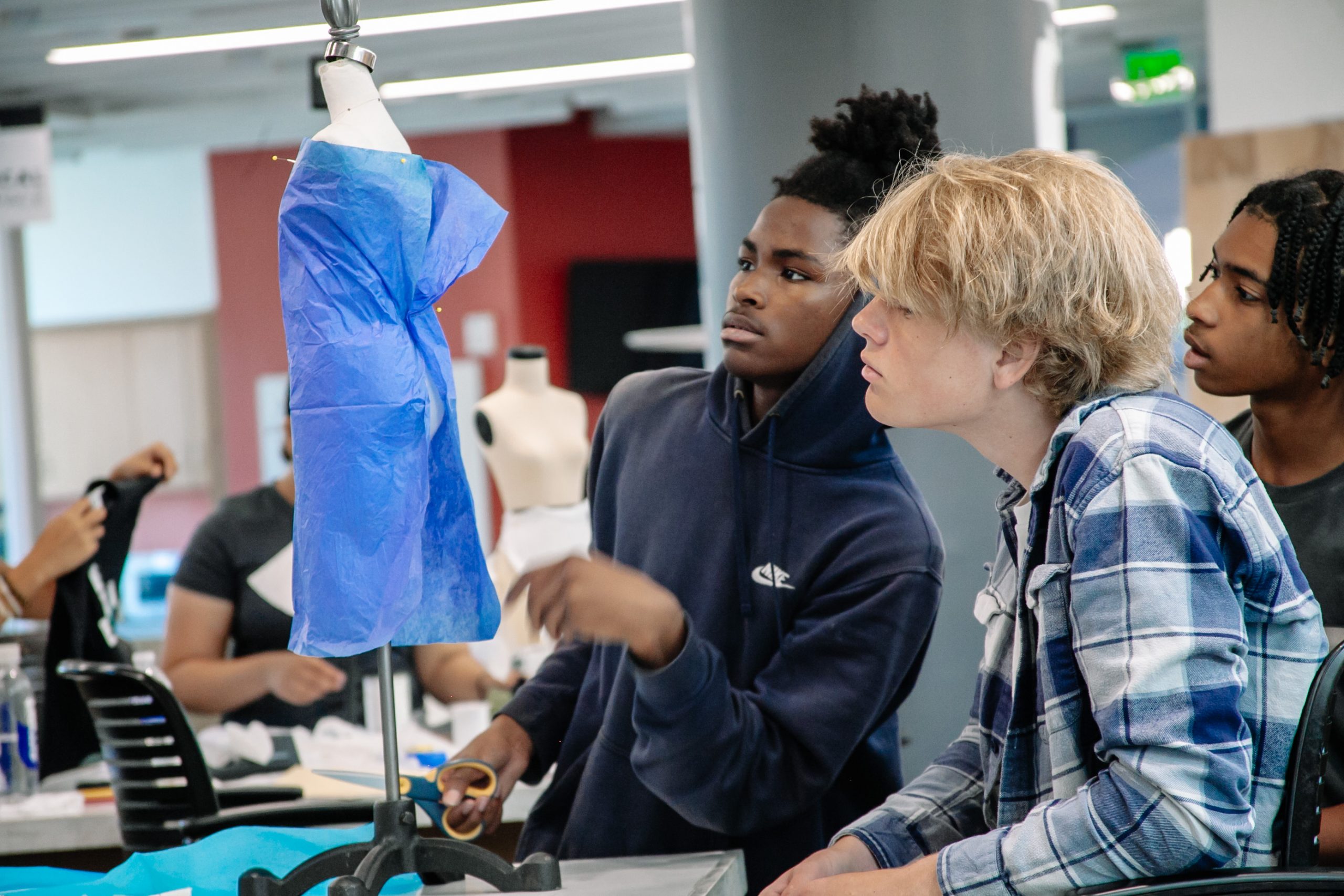 SSMV students collaborating on fashion design project at the Wond'ry.