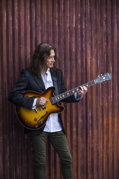 RobbenFord Robben Ford portrait