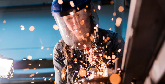 woman-welding